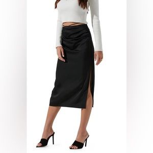 NEW - ASTR Highwaist Ruched Midi Skirt - BLACK / XL